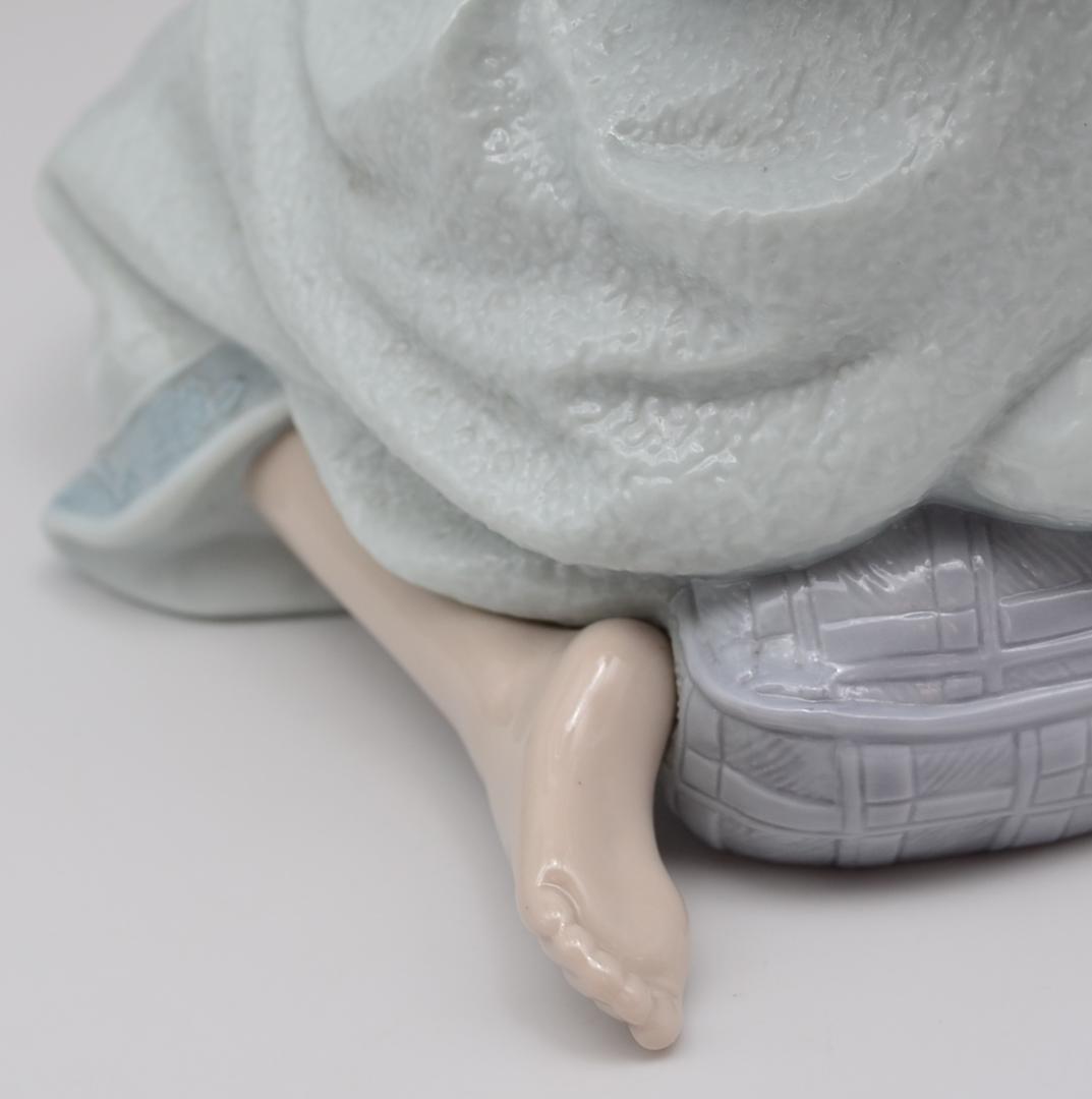 眠れ、愛しい子　＃8030　★リヤドロ　スペイン　ポーセリン　光沢仕上げ　絶版