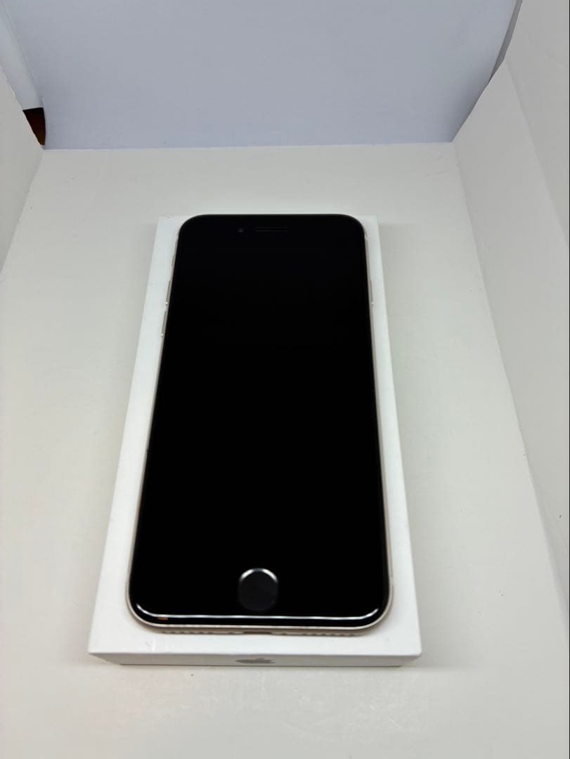 【極美品】iPhone SE3 128G SIMフリー　純正バッテリー100%