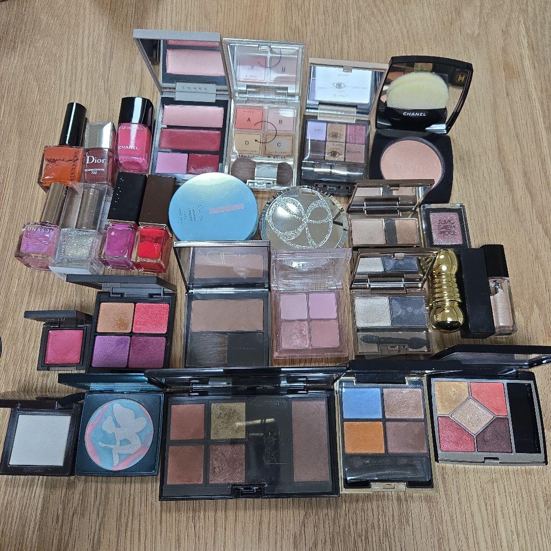アイシャドウ　ルナソル　セット　シャネル　ディオール　アディクション　THREE