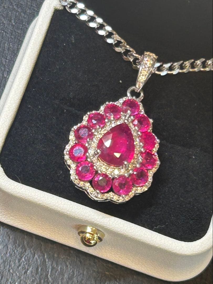 ぶぶ❣️大粒デザイン天然ルビーネックレス