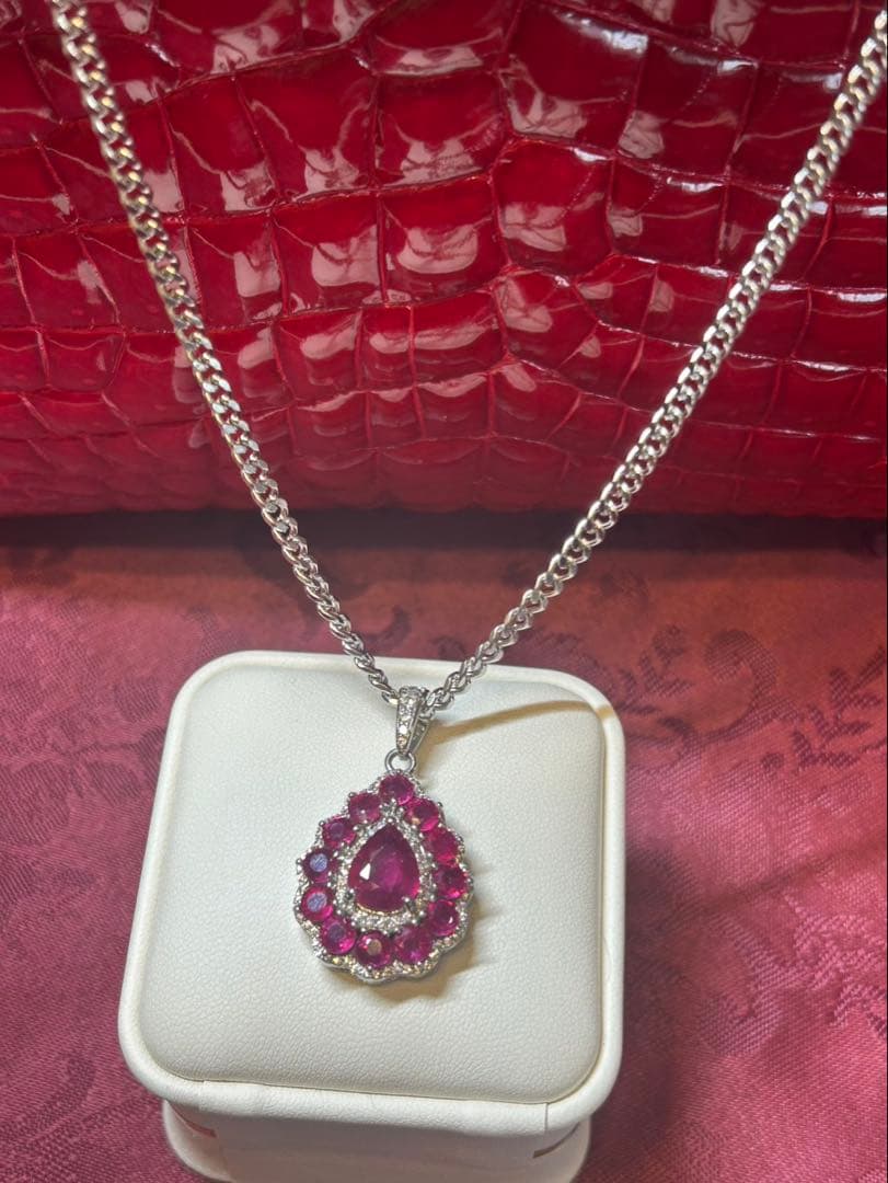 ぶぶ❣️大粒デザイン天然ルビーネックレス