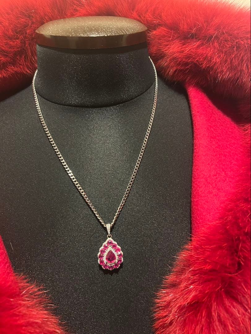 ぶぶ❣️大粒デザイン天然ルビーネックレス