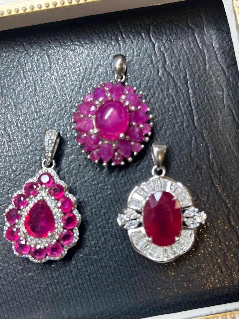 ぶぶ❣️大粒デザイン天然ルビーネックレス