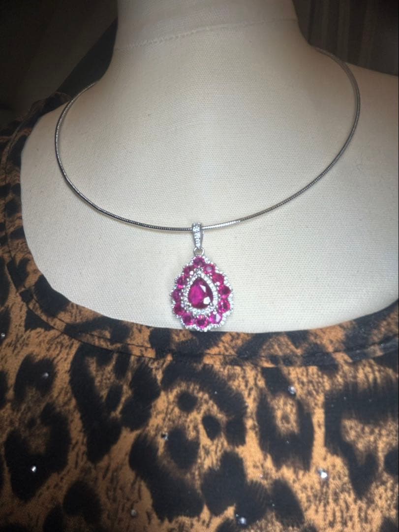 ぶぶ❣️大粒デザイン天然ルビーネックレス