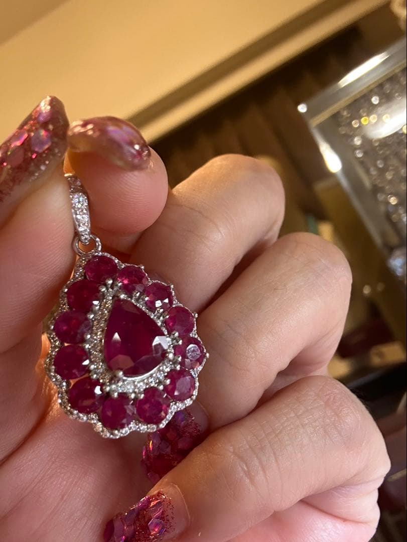 ぶぶ❣️大粒デザイン天然ルビーネックレス