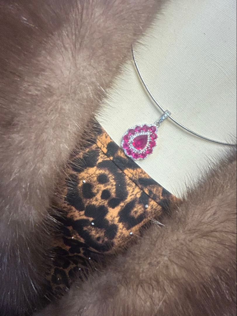 ぶぶ❣️大粒デザイン天然ルビーネックレス