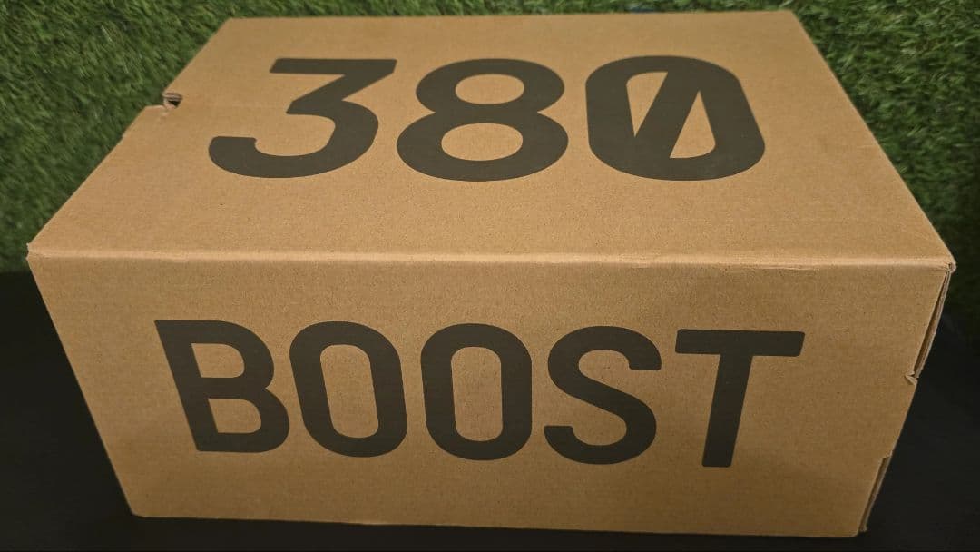 NIKE Yeezy Boost 350 V2 ダークグレー