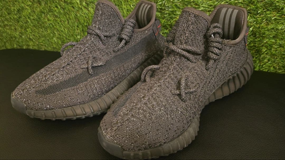 NIKE Yeezy Boost 350 V2 ダークグレー