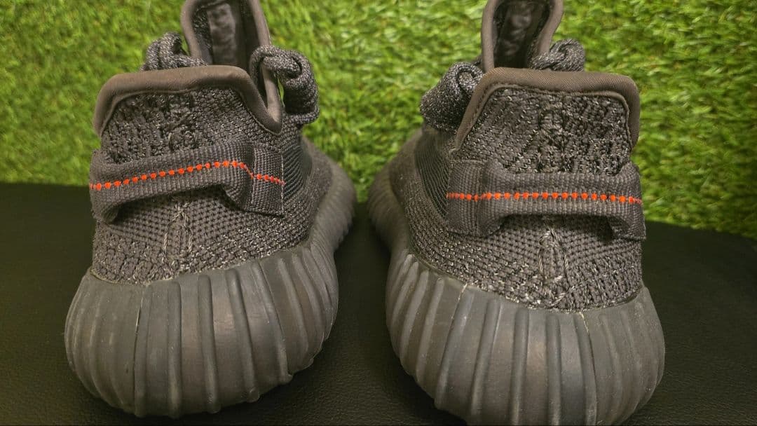 NIKE Yeezy Boost 350 V2 ダークグレー