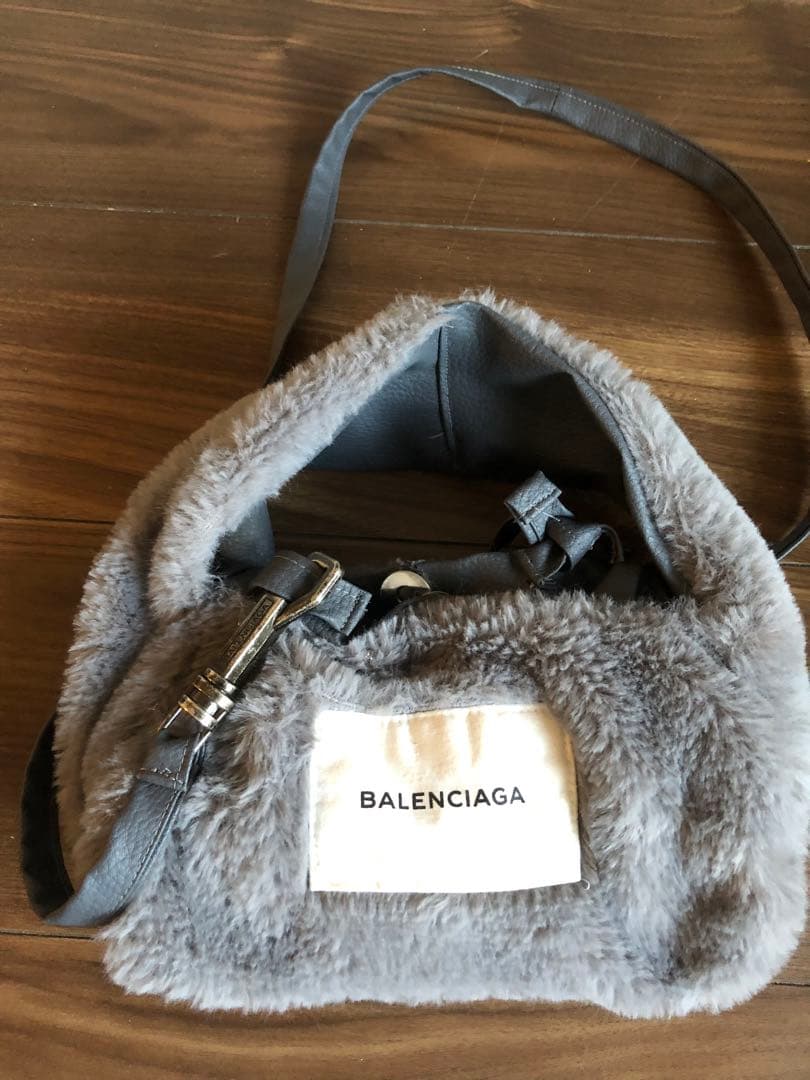 BALENCIAGA グレー ファー ショルダーバッグ