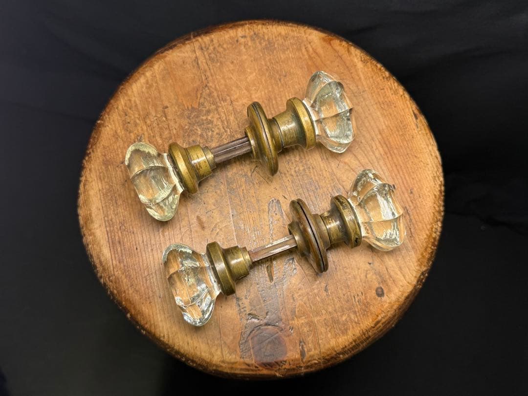 時代 アンティーク ガラス ドアノブ 2点 真鍮 硝子 ブラックライト反応