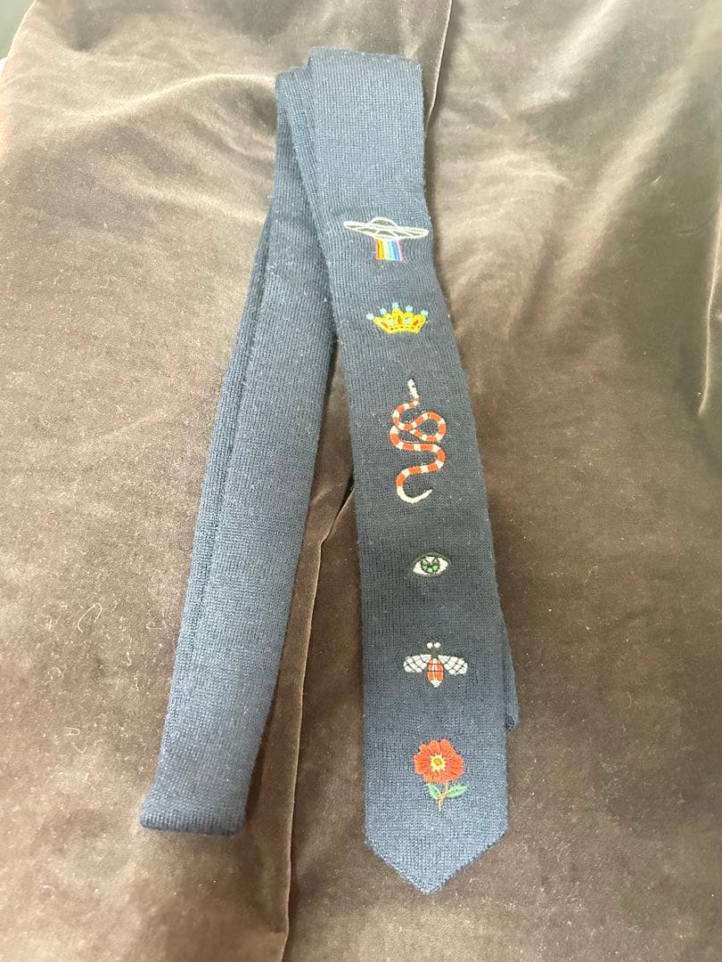 GUCCI 20SS エンブロイダリーネクタイ 「BTSテテ着用」