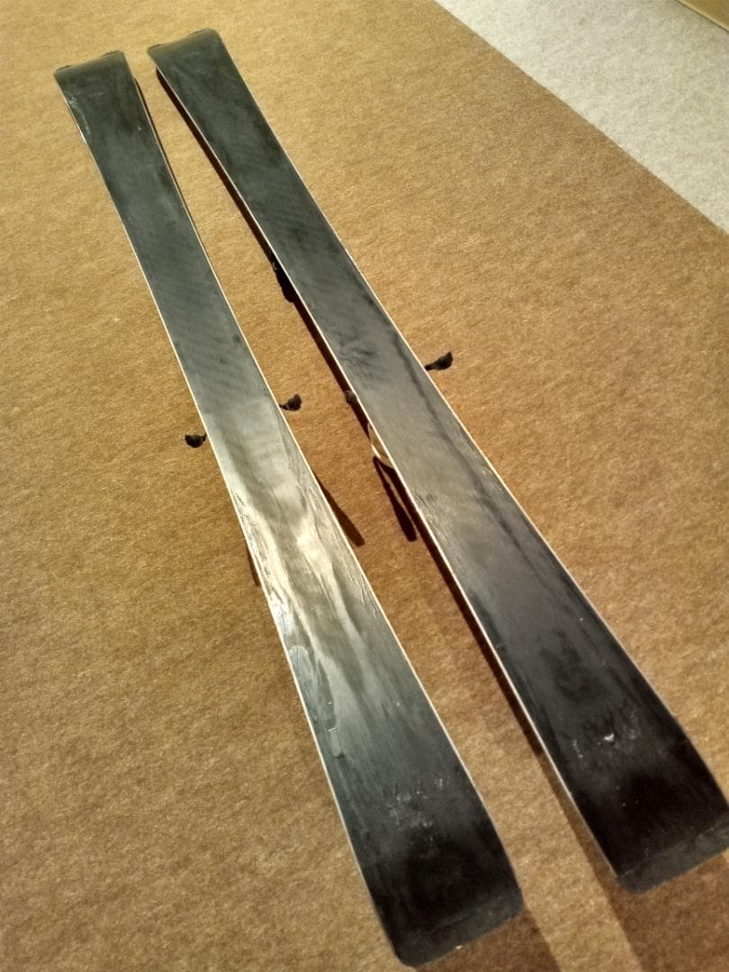 ブーツも販売中　VÖLKL RACE TIGER 130 スキー板 SL