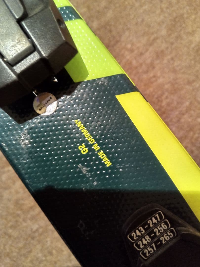 ブーツも販売中　VÖLKL RACE TIGER 130 スキー板 SL