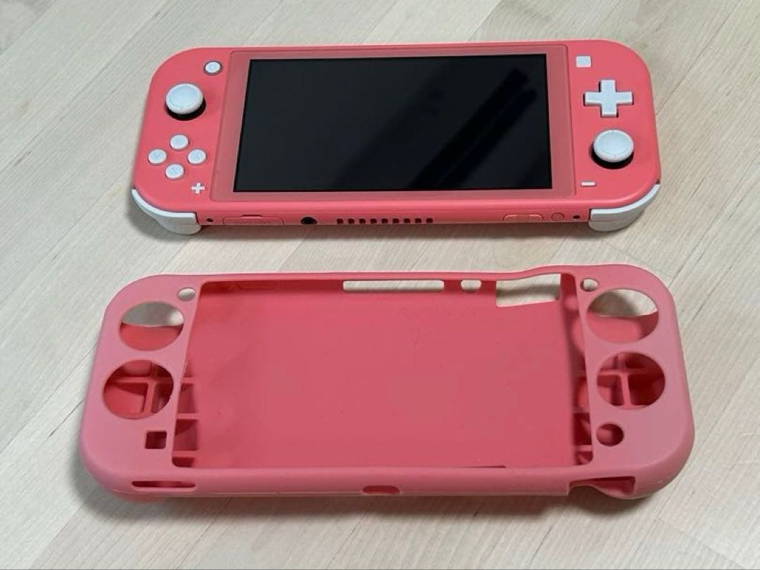 【美品】Switch Lite 箱完備 画面保護ガラス・ケース装着済