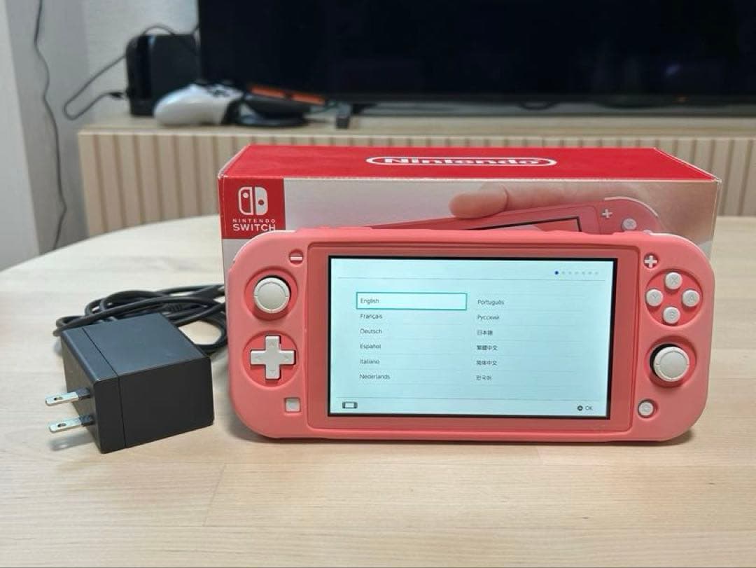 【美品】Switch Lite 箱完備 画面保護ガラス・ケース装着済