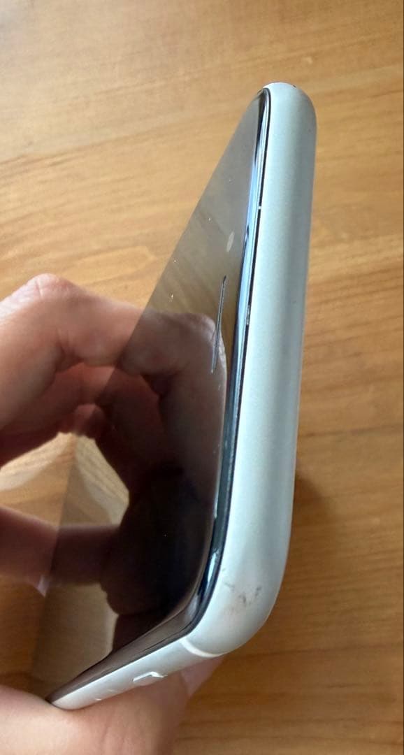 【美品】Apple iPhone SE (第2世代) ホワイト 64GB