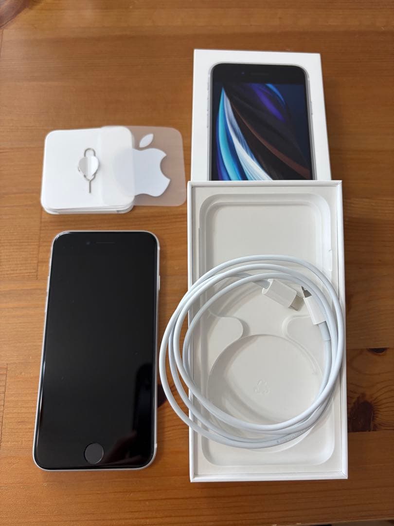 【美品】Apple iPhone SE (第2世代) ホワイト 64GB
