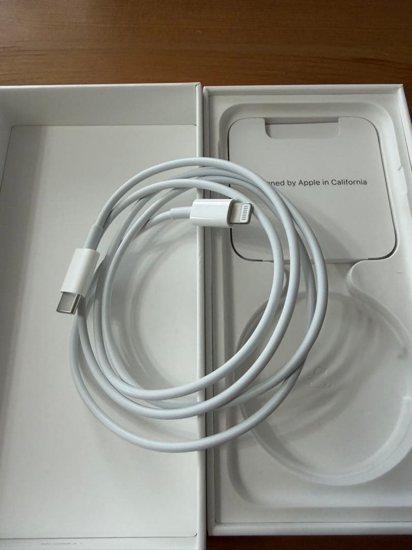 【美品】Apple iPhone SE (第2世代) ホワイト 64GB