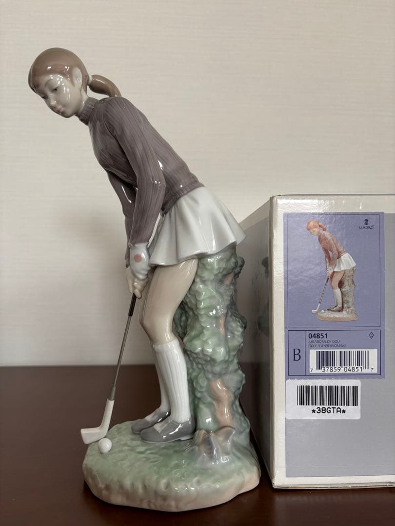 リヤドロ　ゴルフ女性