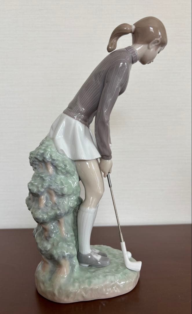 リヤドロ　ゴルフ女性