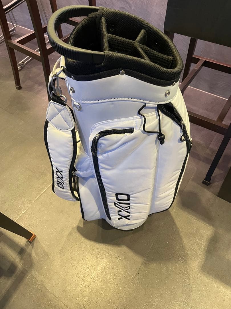 XXIO ホワイト キャディバッグ