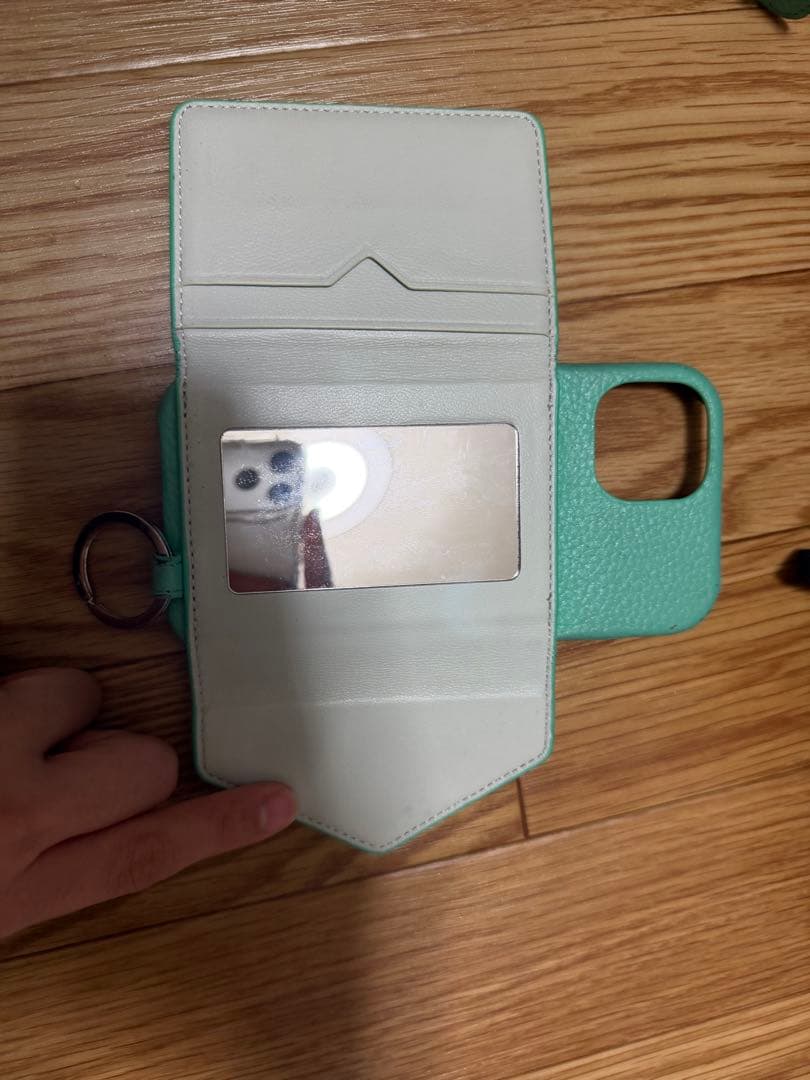 a&s インスタグラマーの鈴木亜美さんのiPhone15ケース ストラップ付き