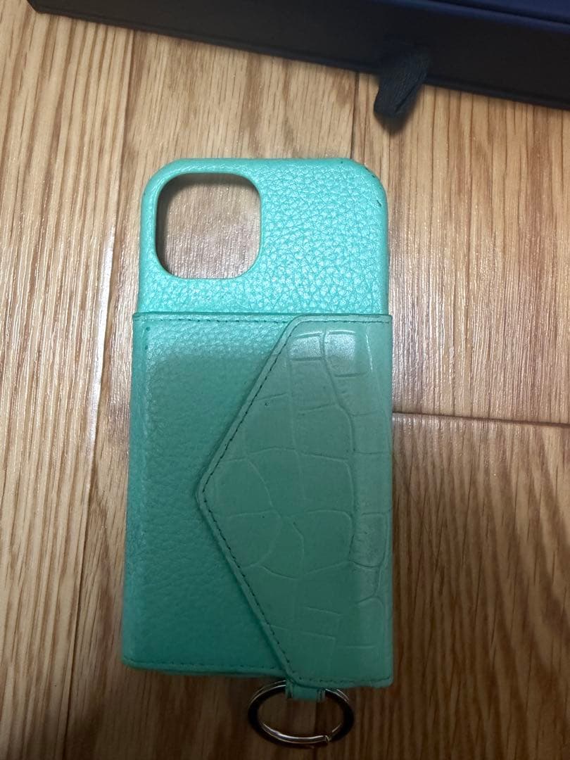 a&s インスタグラマーの鈴木亜美さんのiPhone15ケース ストラップ付き