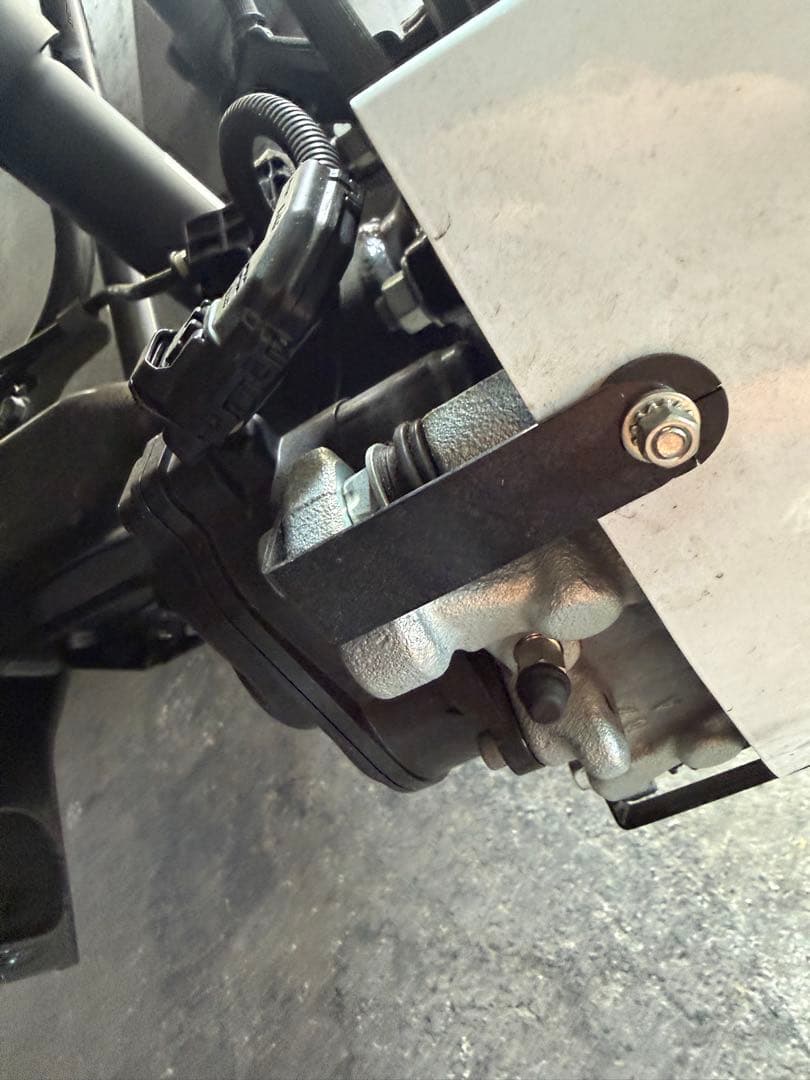 ランクル 250専用ブレーキキャリパーカバー