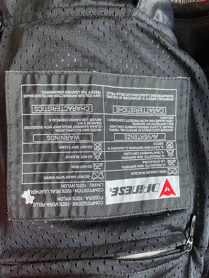 ダイネーゼ　レザージャケット　赤／黒　52 Mサイズ