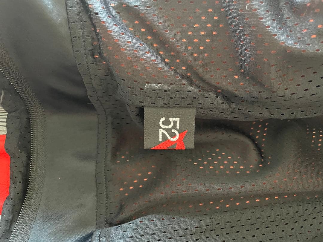 ダイネーゼ　レザージャケット　赤／黒　52 Mサイズ