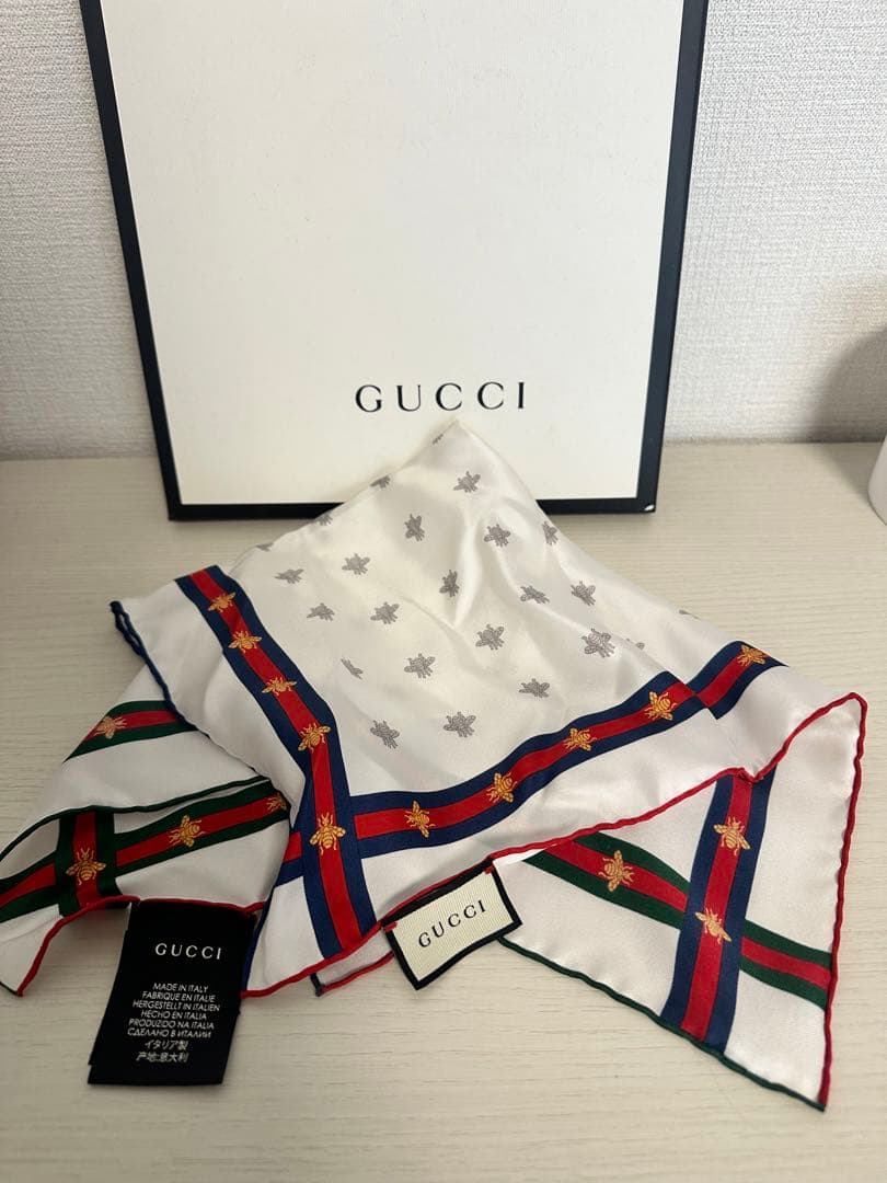 GUCCI ポケットチーフ、シルクスカーフ
