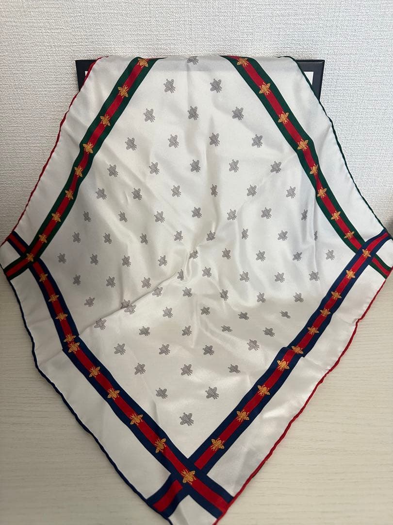 GUCCI ポケットチーフ、シルクスカーフ