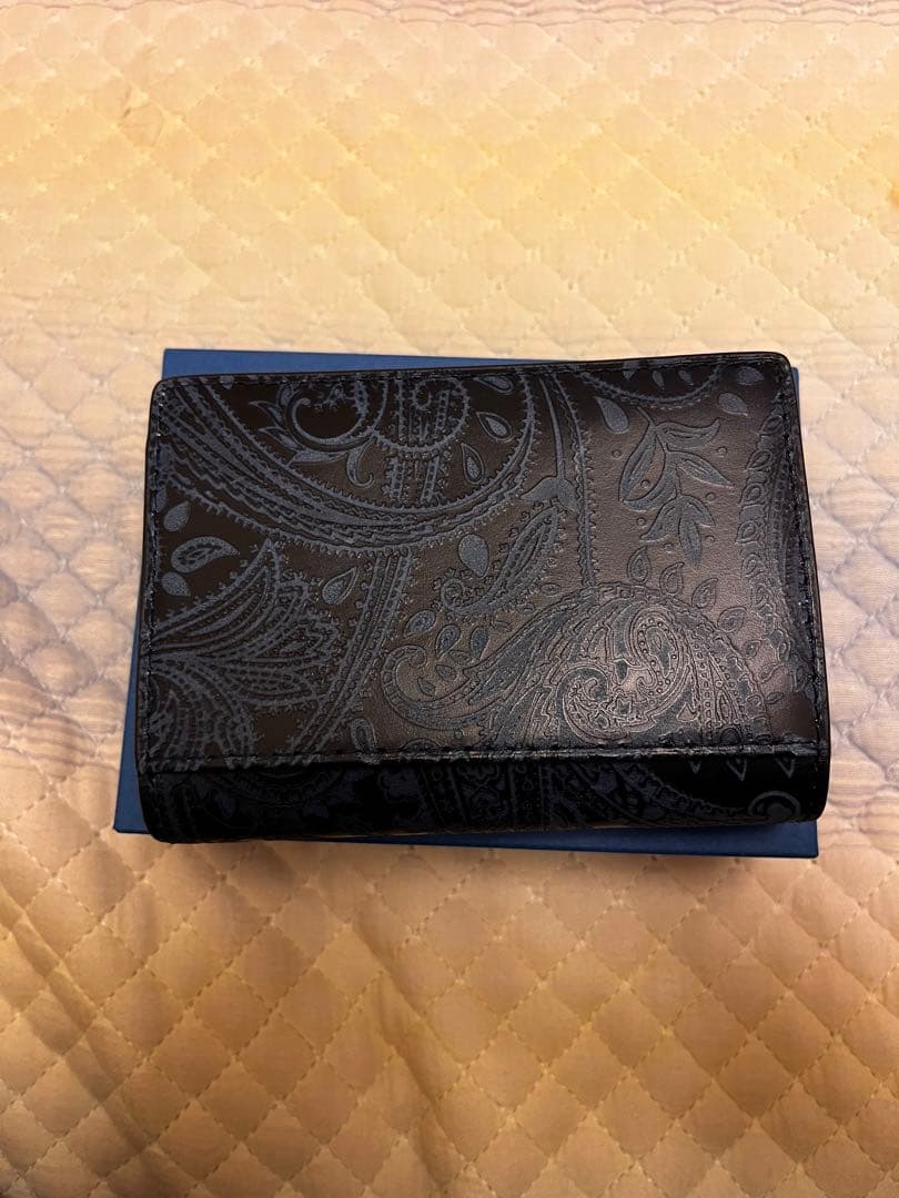 ペイズリー柄 レザー 二つ折り財布