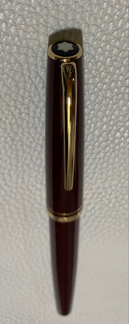 ペン先はF（細字）です。 本体に「F Germany」のシールが残っています。