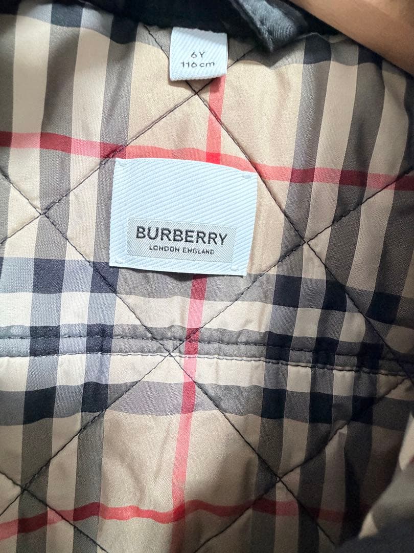 Burberryバーバリーキッズ ブラック キルティングジャケット 6歳