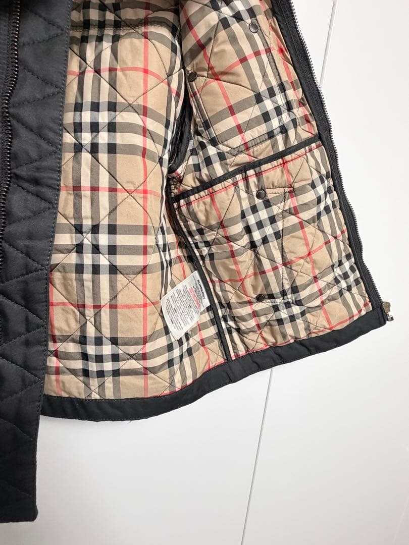 Burberryバーバリーキッズ ブラック キルティングジャケット 6歳