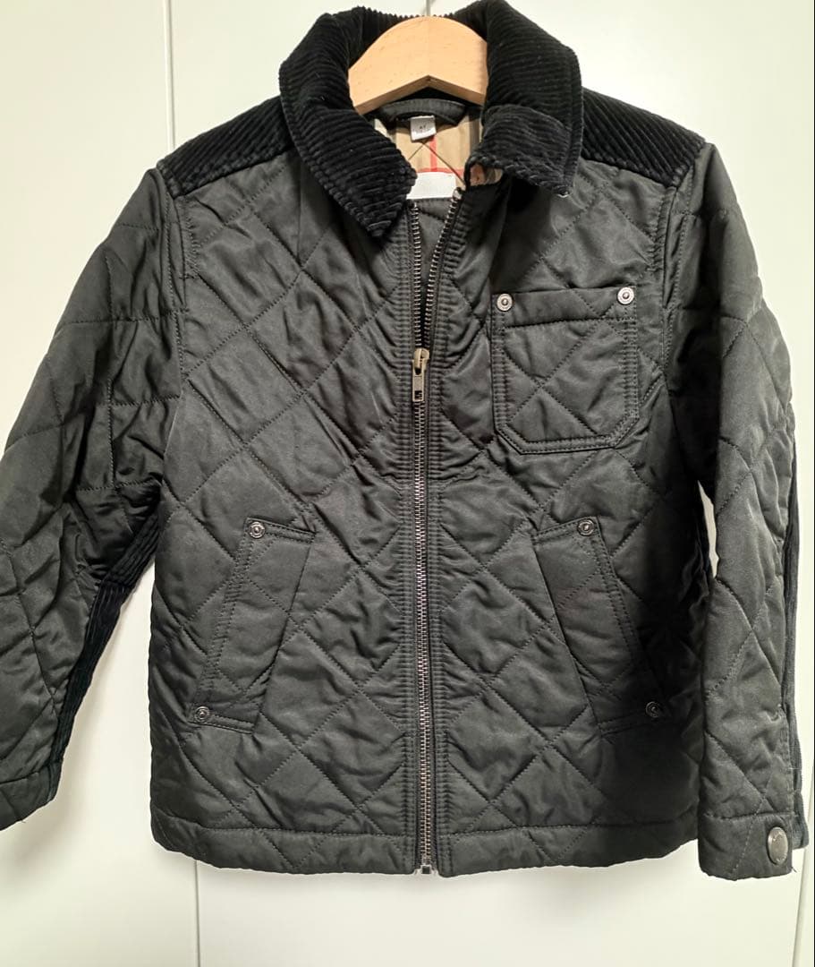 Burberryバーバリーキッズ ブラック キルティングジャケット 6歳