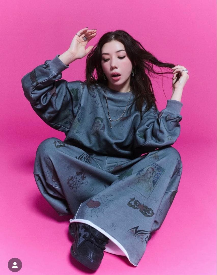 ✨即完品✨仲里依紗 RE.アールイードット 手書きスウェット下　スミクロ