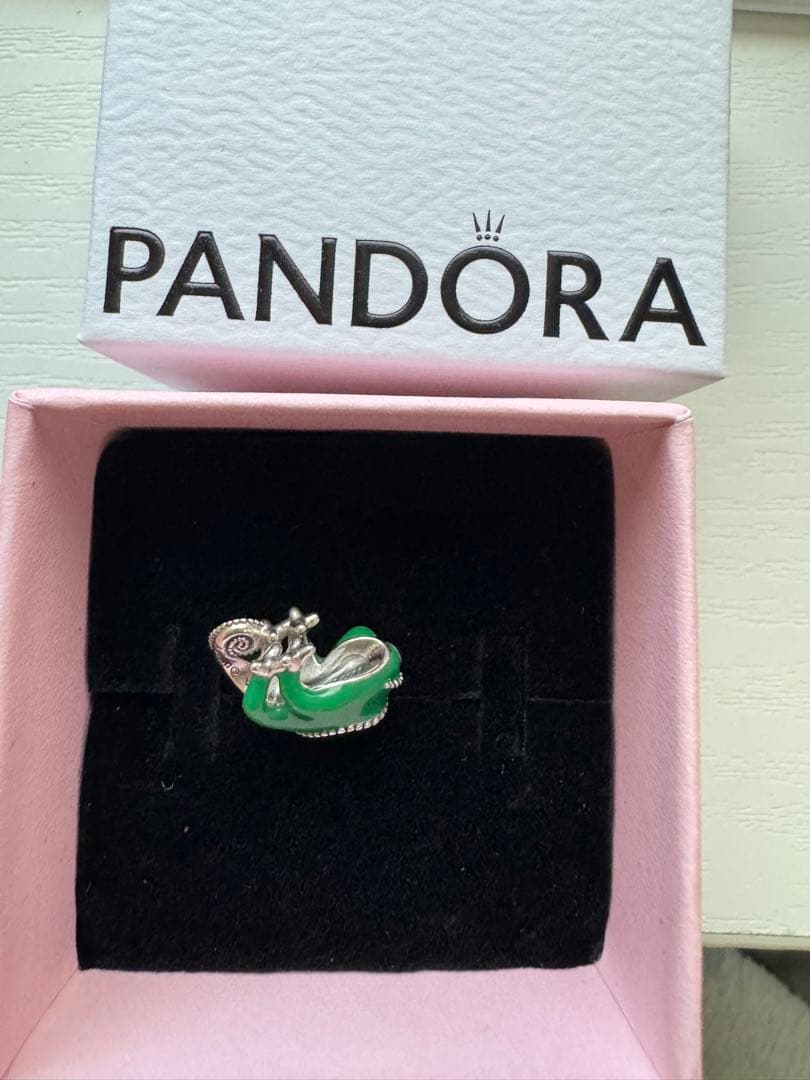 Pandora Pascalチャーム