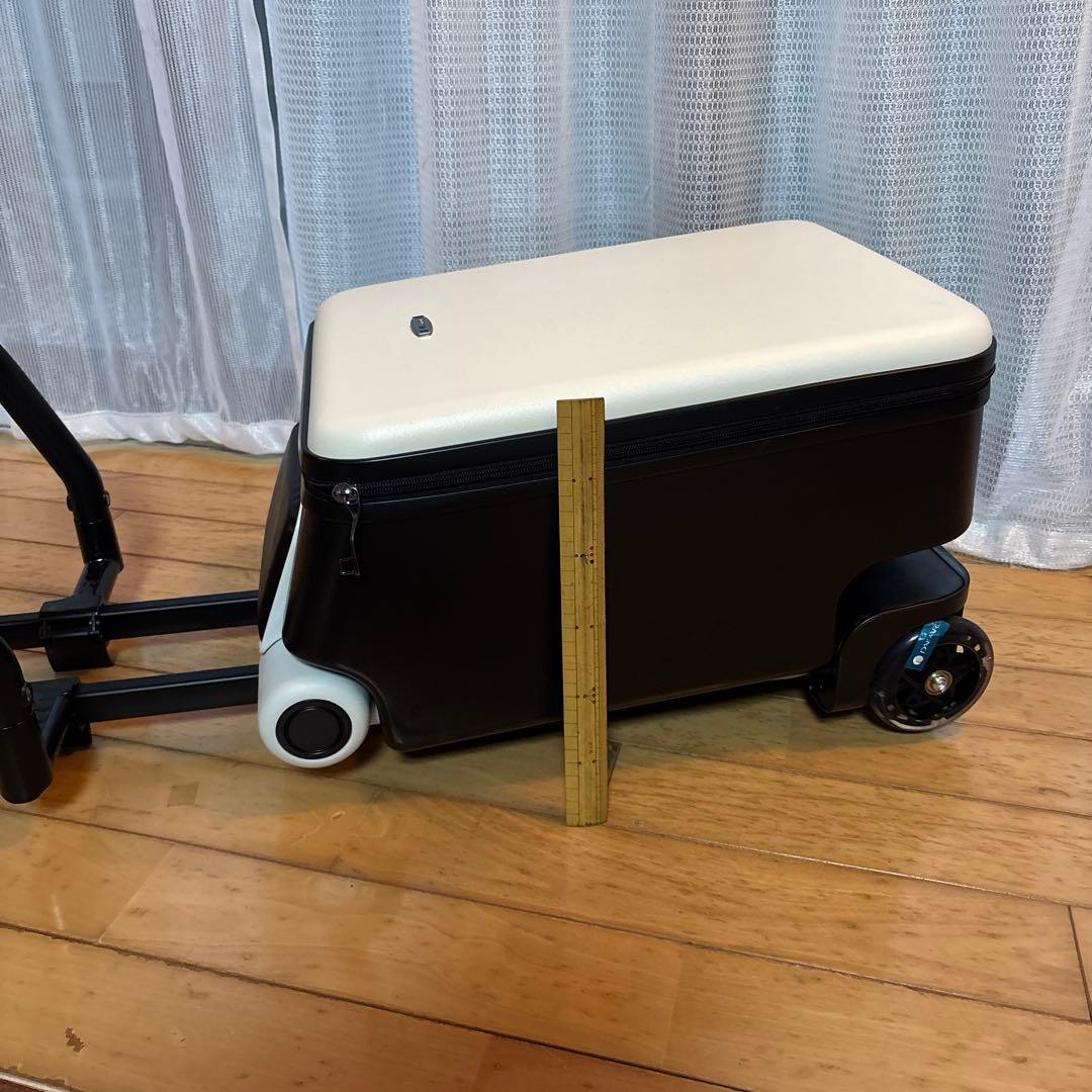 ホワイト/ブラック キャリーケース