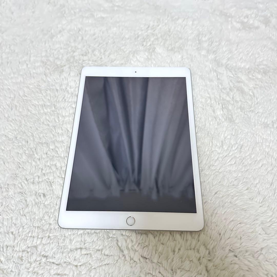 iPad 第7世代 32GB シルバー Wi‑Fi+Cellular ケース付