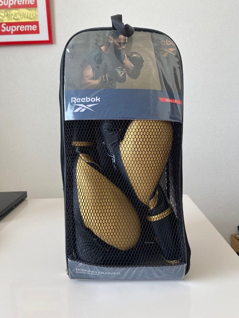 マニー・パッキャオのサイン入りボクシンググローブ