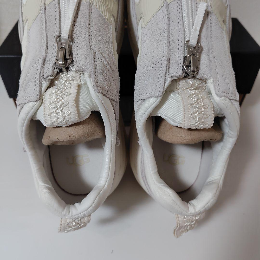 新品 UGG スニーカー 26cm 白 厚底 ファスナー zip