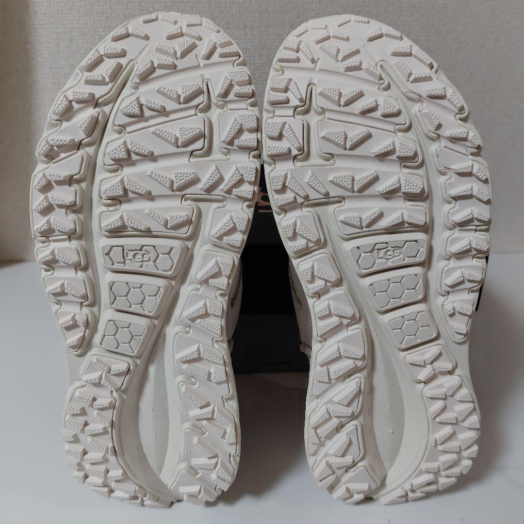 新品 UGG スニーカー 26cm 白 厚底 ファスナー zip