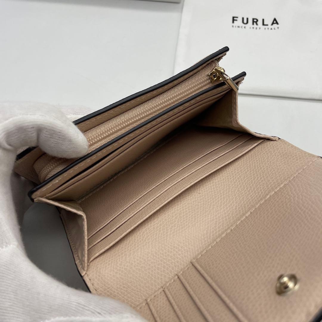 ☆新品同様☆FURLA☆フルラ☆二つ折り財布
