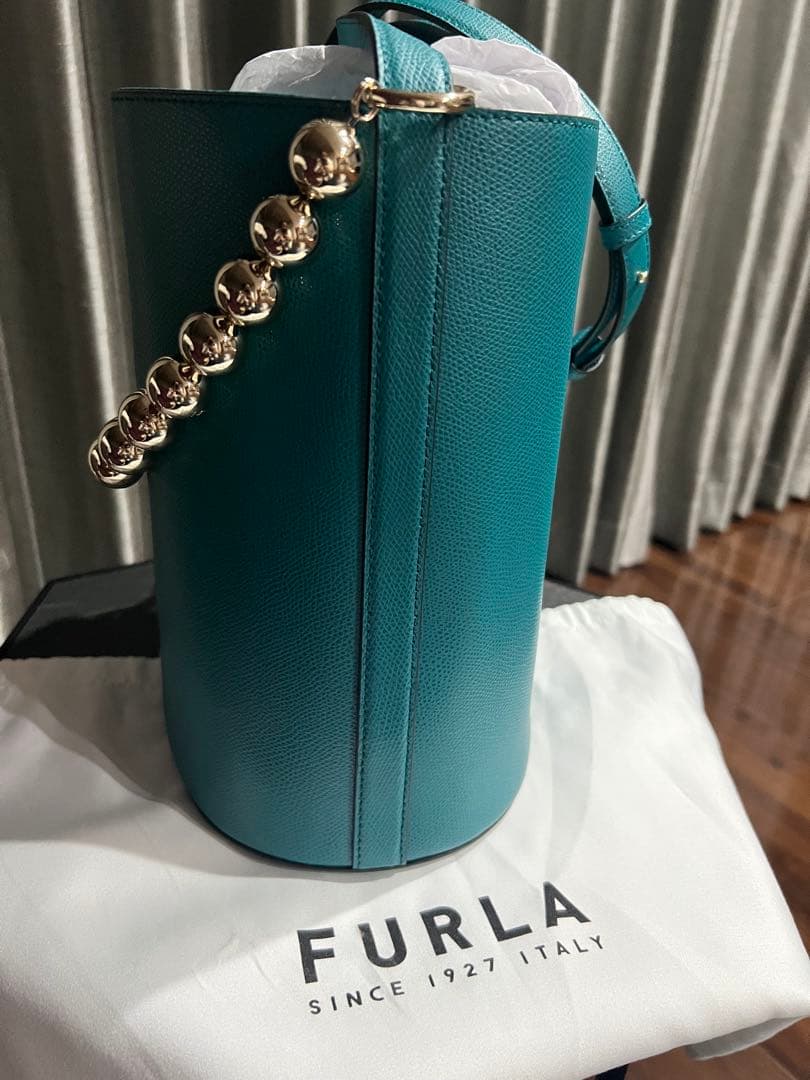 FURLA ティール レザー ショルダーバッグ