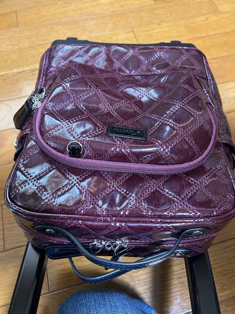 スワニー バーガンディ キルティングバッグとキャリーケース