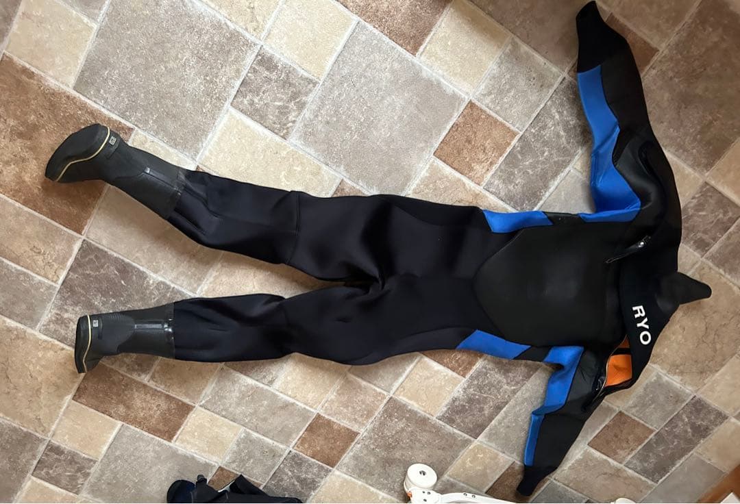 モービーズ　ドライスーツ　ダイビング