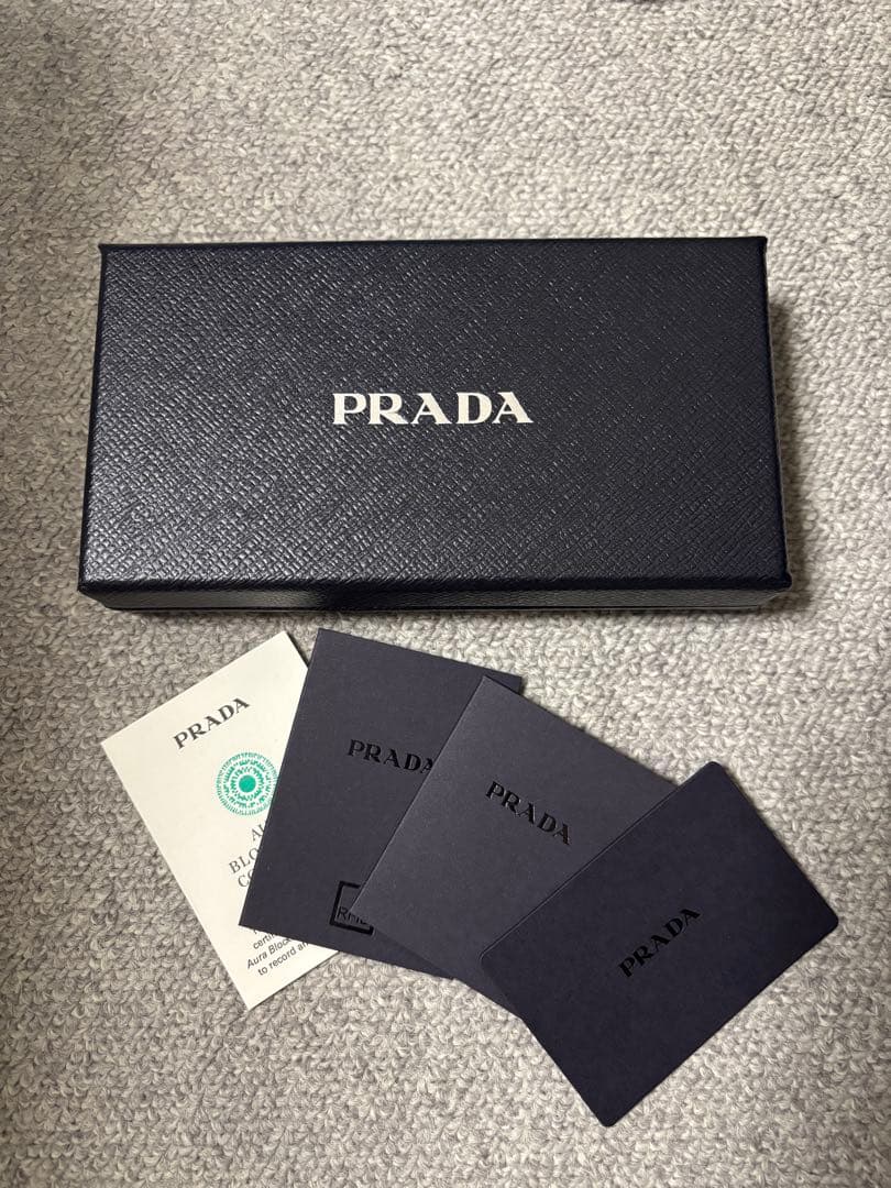 PRADA ブラック iPhone15pro用ケース